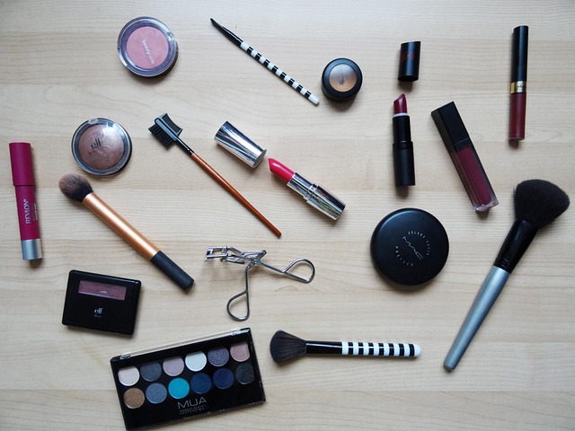 Maquillage minimaliste : les indispensables pour un look naturel et élégant